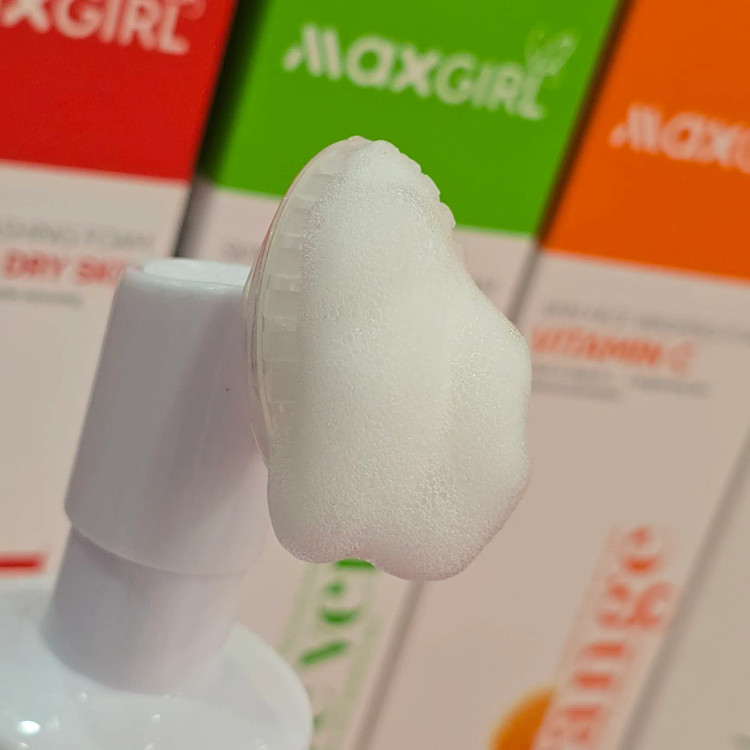 فوم پاک کننده ارایش براشدارMAX GIRL
